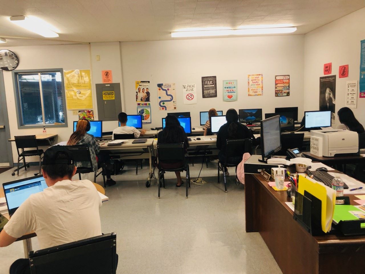 Stockton High Students registering for Delta courses in the Career Center Stockton High Students registering for Delta courses in the Career Center